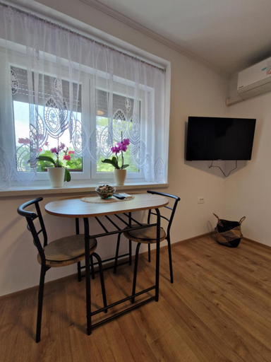Others 5, Greg's Rooms, Ilirska Bistrica