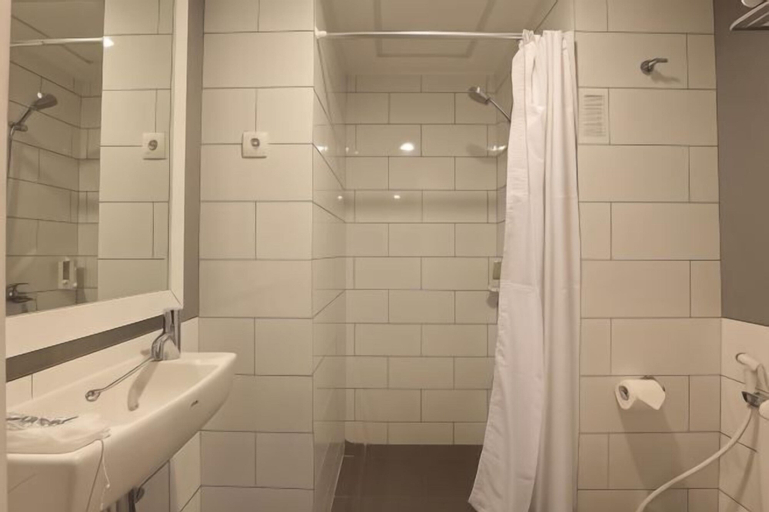 Bathroom 8
