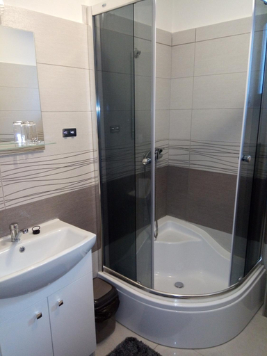 Bathroom 3, Drevenica MAK Oliver, Liptovský Mikuláš
