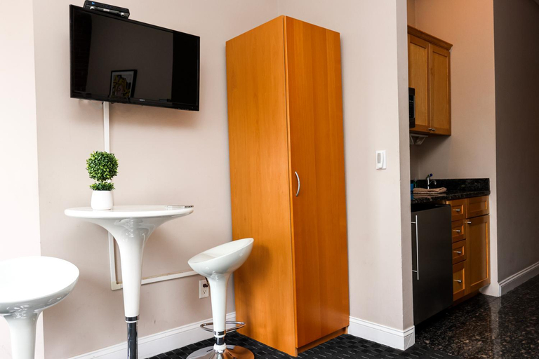 Others 5, Stylish Studio in Boston Brownstone, C.Ave #21, Boston