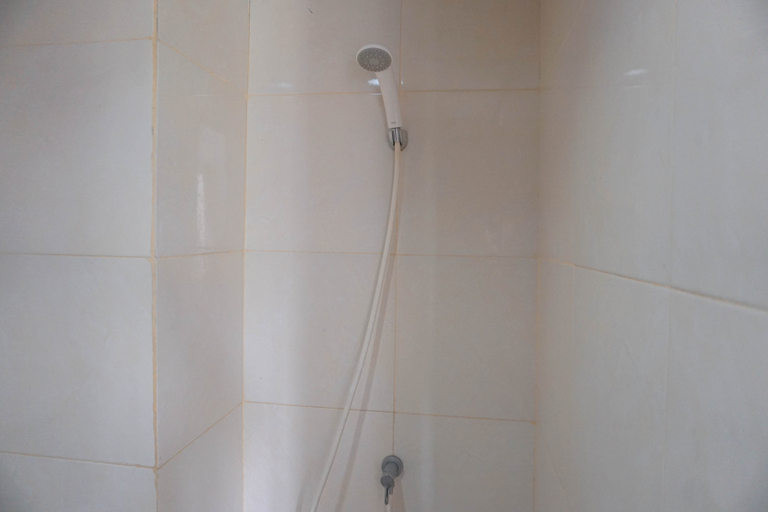 Bathroom 5, Good and Comfy Studio Elvis Tower Apartment By Travelio, Cikarang