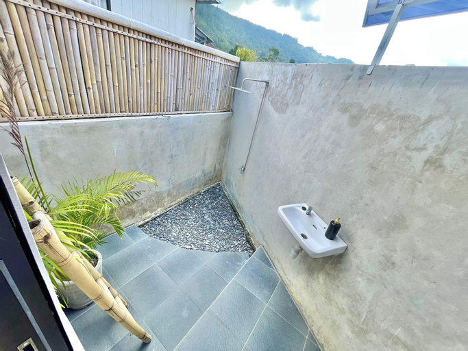 Bathroom 22