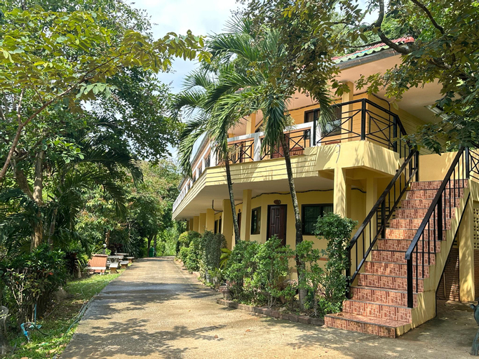 Exterior 4