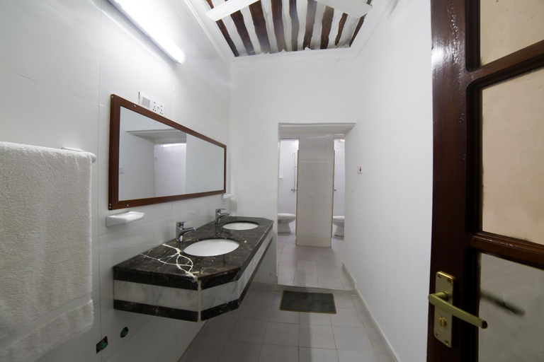 Bathroom 3, Stone Town House, Mjini