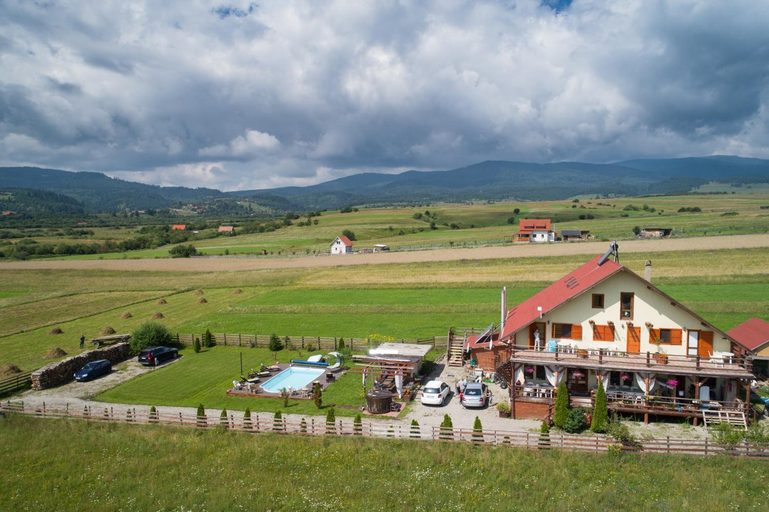 Others 3, Casa Genesini, Siculeni