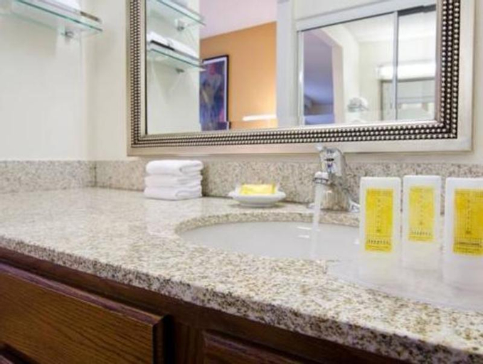 Bathroom 10
