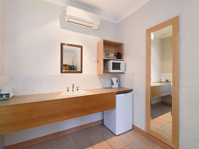 Bathroom 7