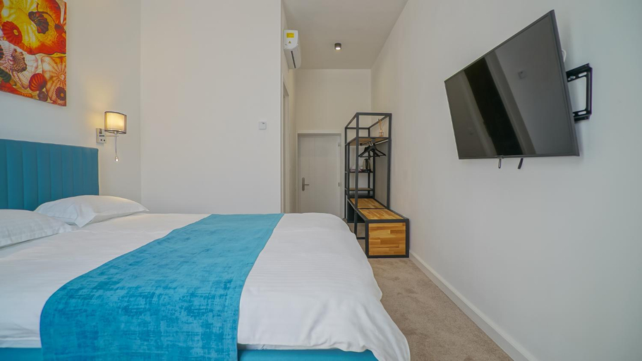 3, Zoom Rooms, Brasov