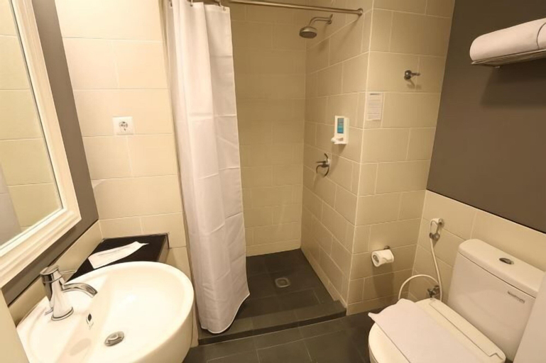 Bathroom 11