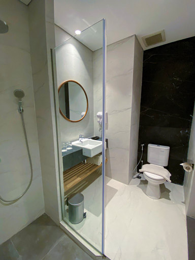 Bathroom 14