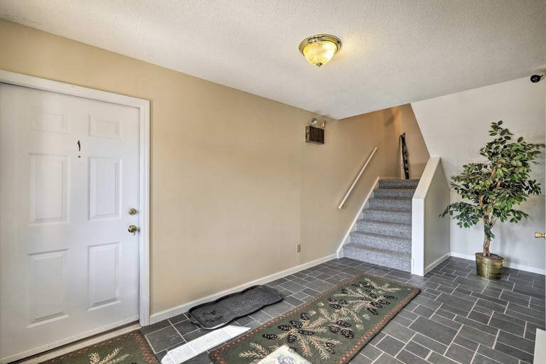Others 3, Cozy Catskill Condo - 2 Mi to Windham Mountain Ski, Greene