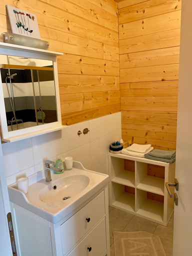 Bathroom 2, B&B Woodhouse, Radovljica
