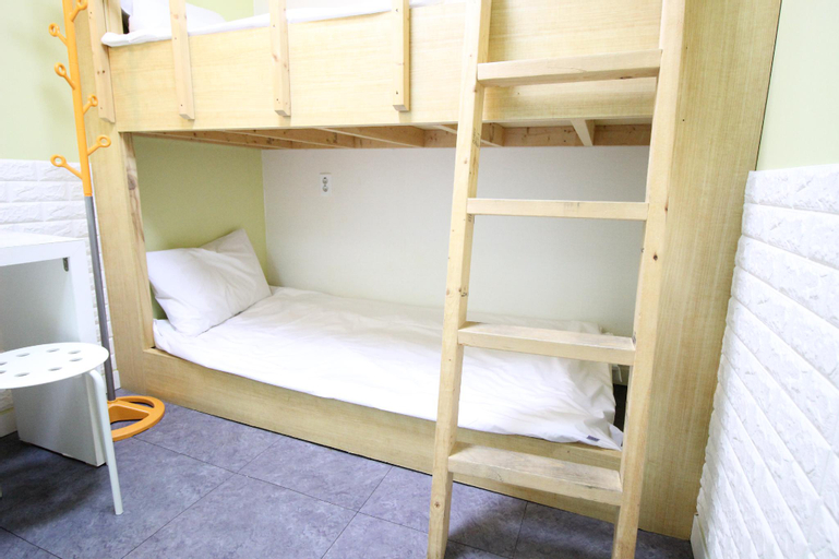 Bedroom 27