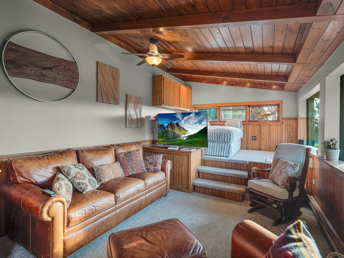 Living area 3, The Eagles Nest, Cattaraugus