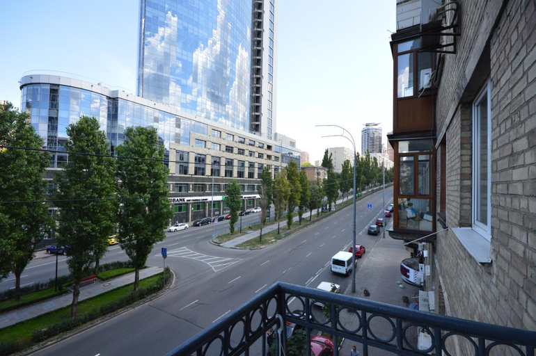 Exterior & Views