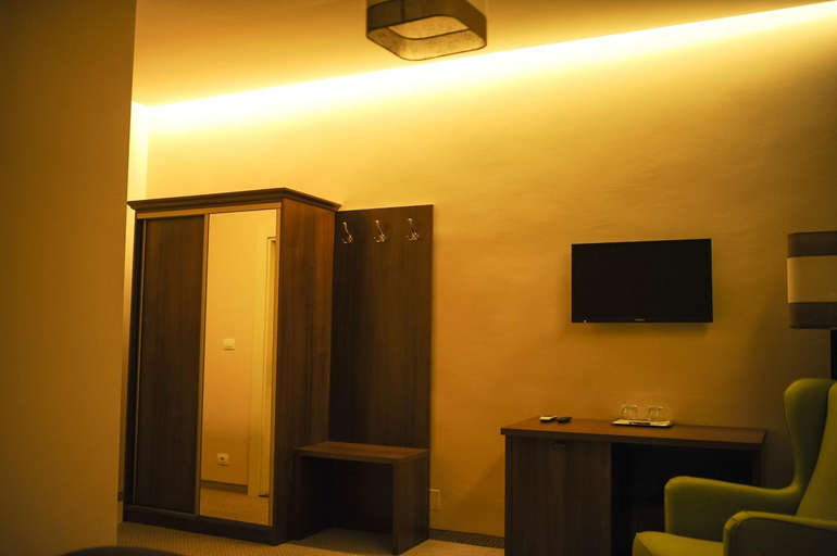 Others 3, Vine Rooms, Oradea