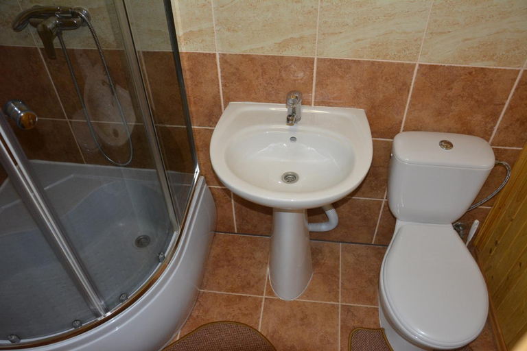 Bathroom 3, Sadyba Karpatiya, Nadvirnians'kyi