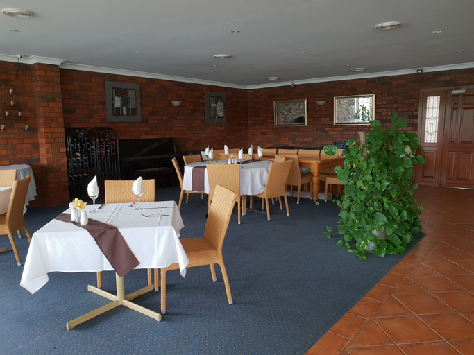 Food & Drinks 5, Moon River Motor Inn, Kempsey