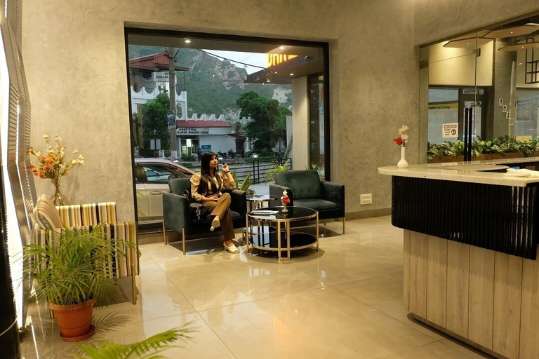 Food & Drinks 5, Black Mango Resort, Sirmaur