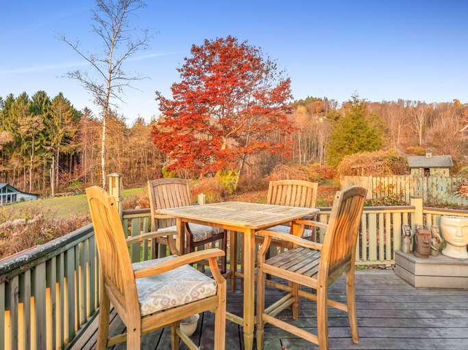 Others 4, The Eagles Nest, Couples Escape - Hot Tub & Views, Cattaraugus