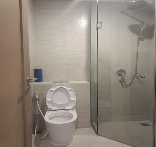 Bathroom 16