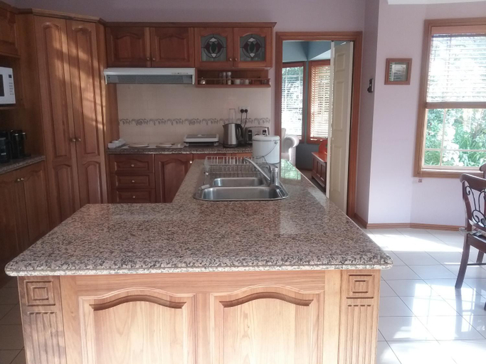 Kitchen, Kiama Guesthouse, Kiama
