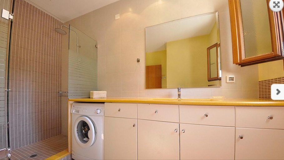 Bathroom 3, Magdalini Apartments, Ionian Islands