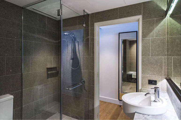 Bathroom 11
