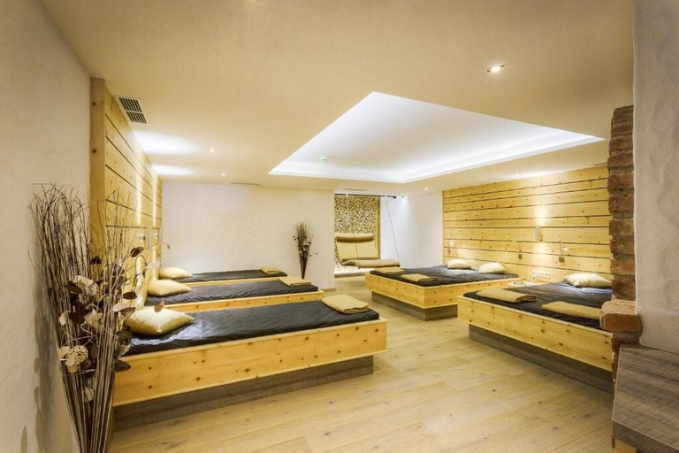 Bedroom 3, Hotel Barbarahof, Zell am See