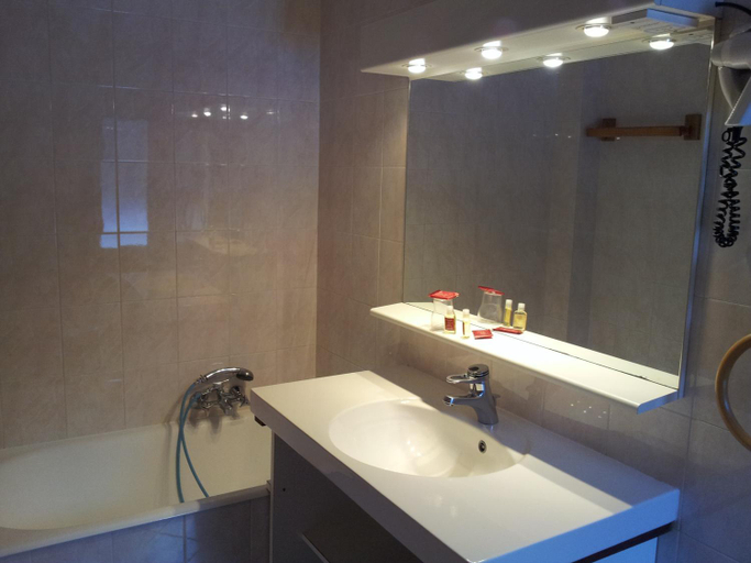 Bathroom, Chalet Hotel Regina, Haute-Savoie