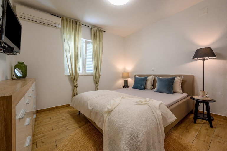3, Villa Bellezza, Milna