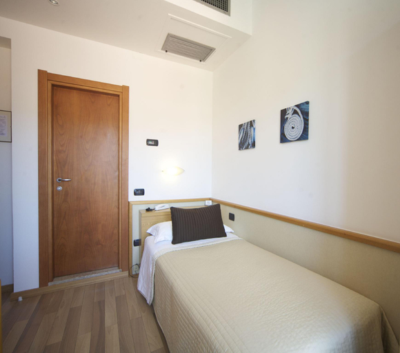 Bedroom 12
