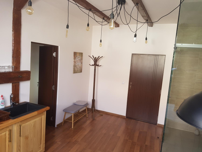 Others 4, Apartament Eminescu 1, Medias