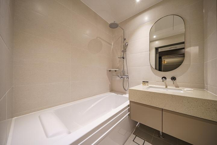 Bathroom 27