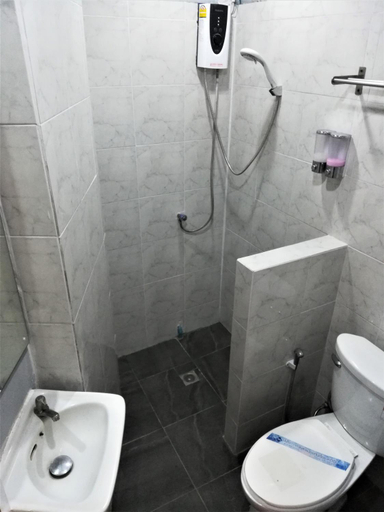 Bathroom 13