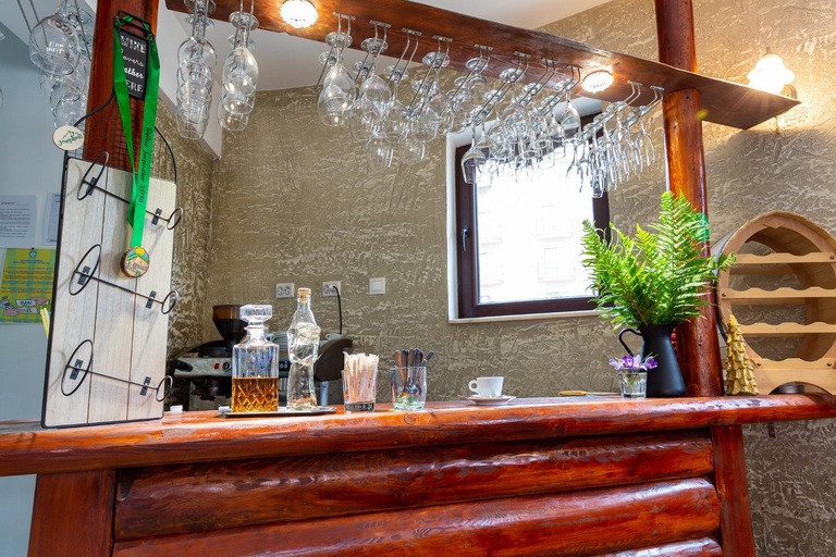 Food & Drinks 2, Pensiunea Piatra Graitoare, Nucet