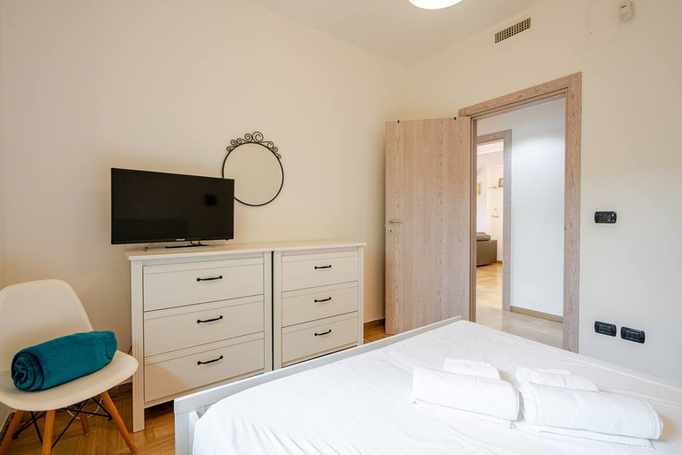 Bedroom 3, Massaroom, Bari