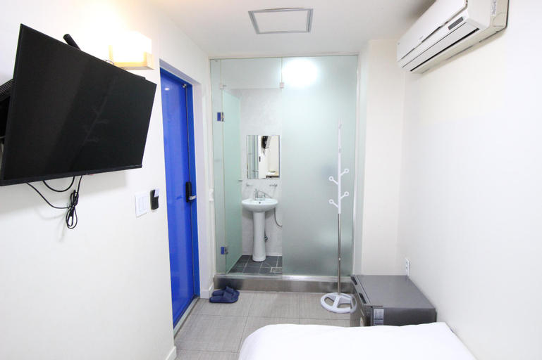 Bathroom 9