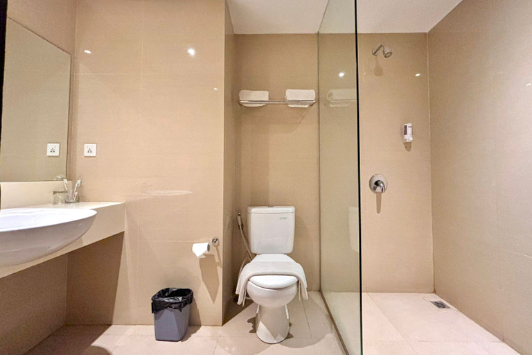 Bathroom 5, Thongs Inn Hotel Kualanamu, Deli Serdang