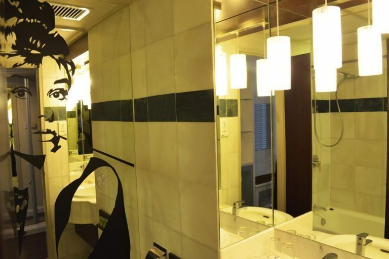 Bathroom 18