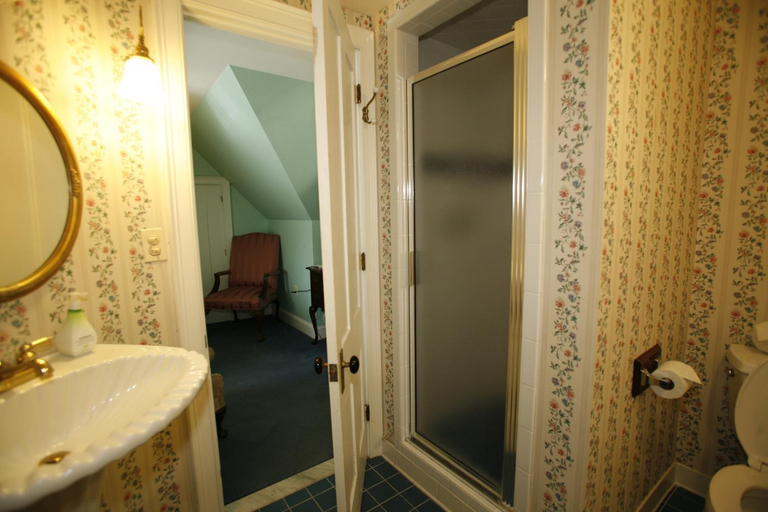Bathroom 4, Parsonage Inn Bed and Breakfast, Talbot