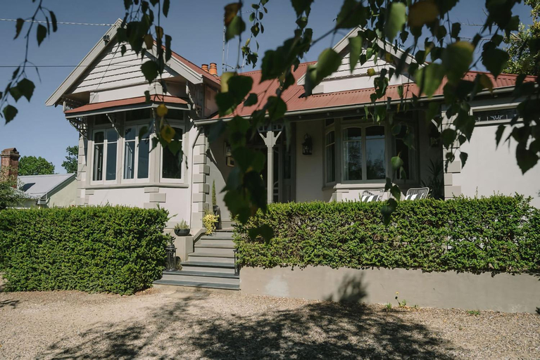 Exterior & Views