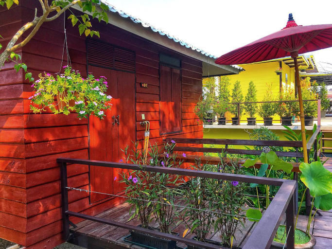 Exterior 5