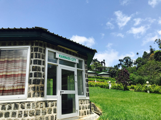 Exterior & Views