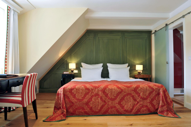 Bedroom 28