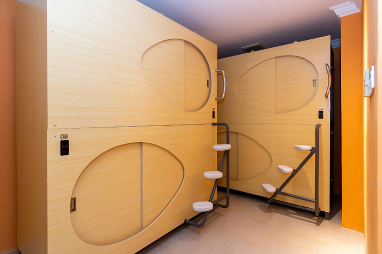 Bathroom 13