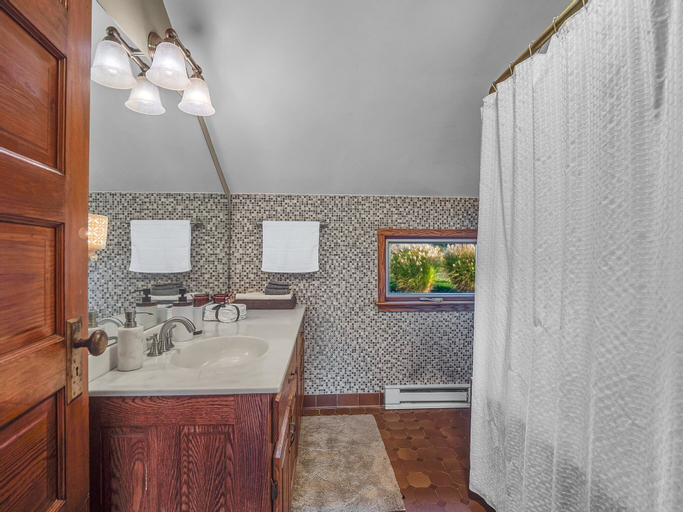 Bathroom 4, The Eagles Nest, Cattaraugus