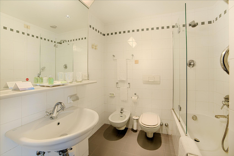 Bathroom 12