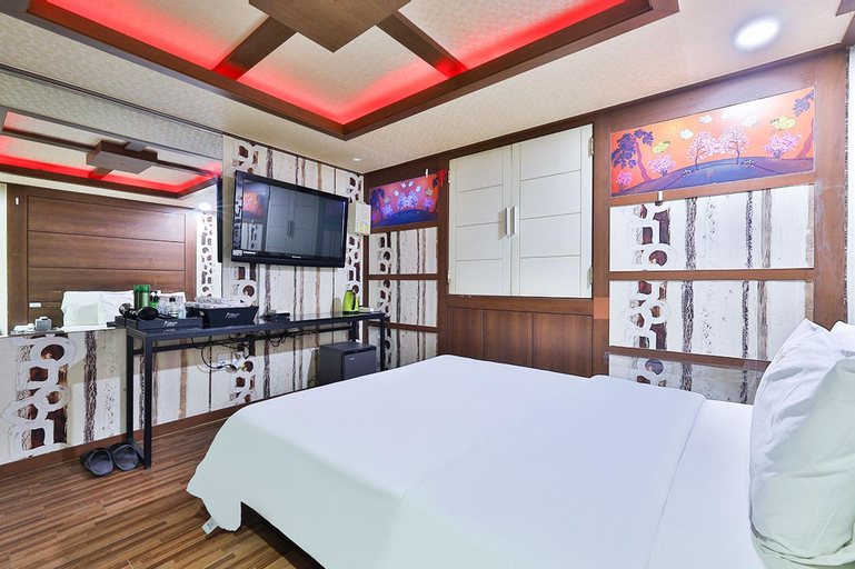 Bedroom 12