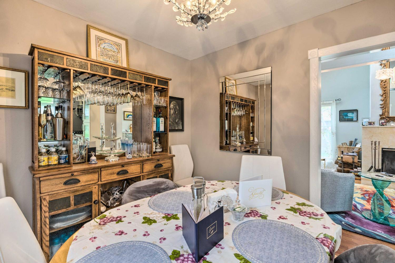 Food & Drinks, Cute East Hampton Cottage with Patio - Walk to Beach, Suffolk